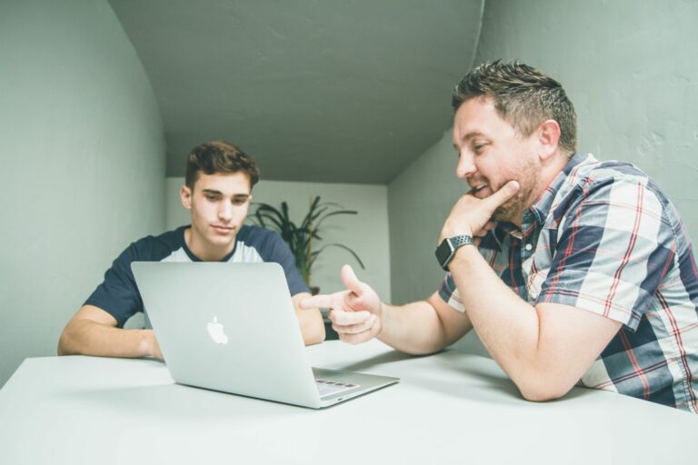 feedback: saiba como receber um feedback negativo, positivo e como pedir feedback nas empresas.