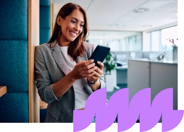 mulher com computador e serviços de apoio Mobiliza