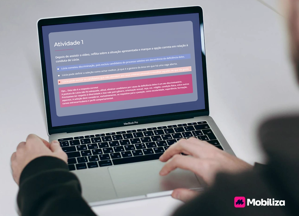 Tela de avaliação de treinamentos no Applique, ferramenta de criação de cursos corporativos utilizada na plataforma LMS da Mobiliza.